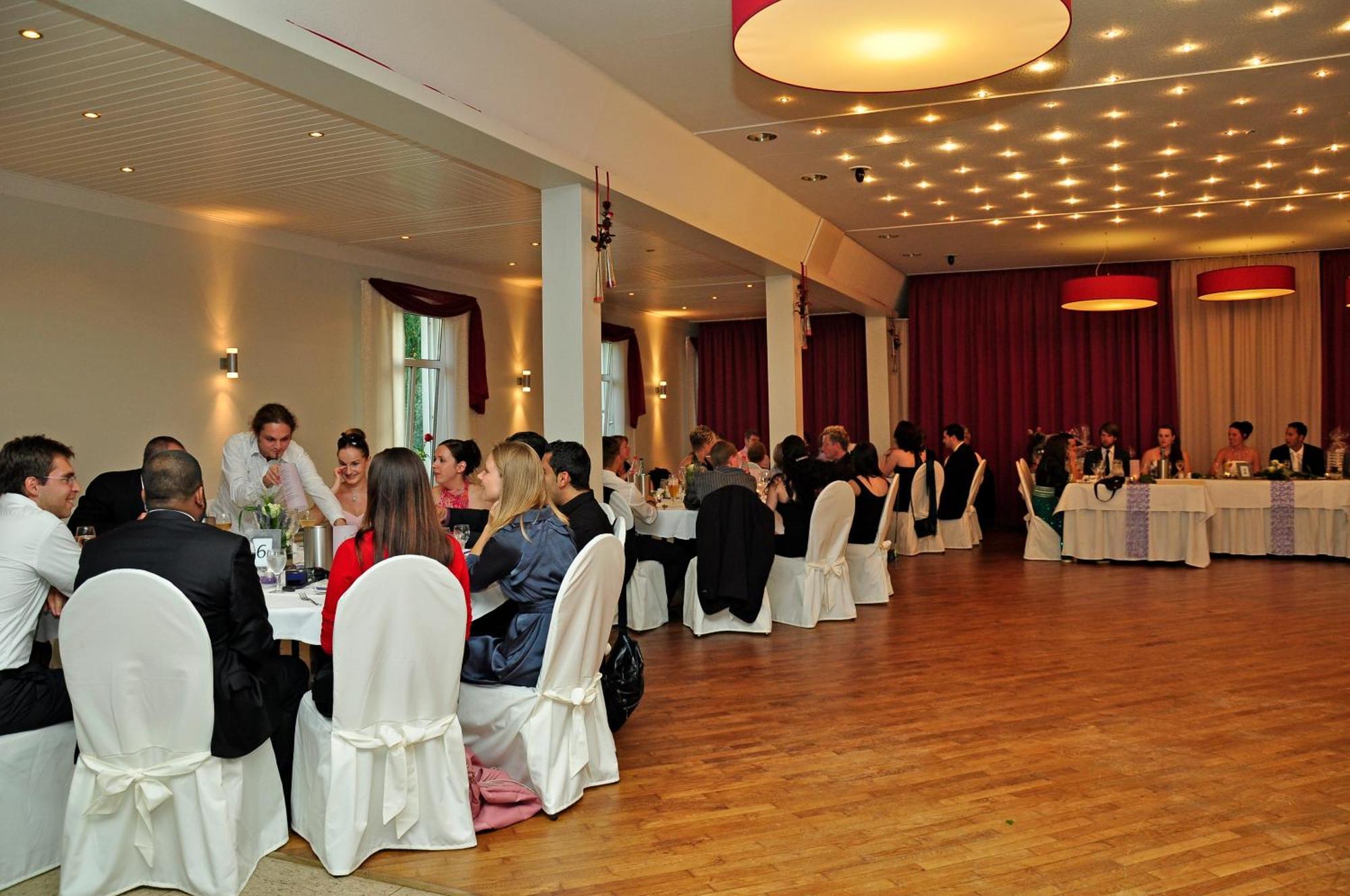 Hotel & Restaurant Zum Deutschen Hause Kirchhatten Zewnętrze zdjęcie