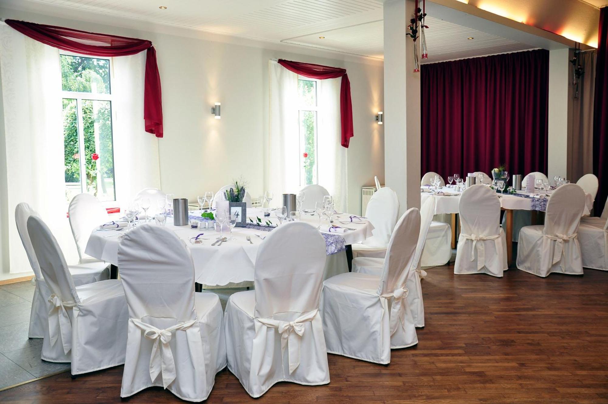 Hotel & Restaurant Zum Deutschen Hause Kirchhatten Zewnętrze zdjęcie